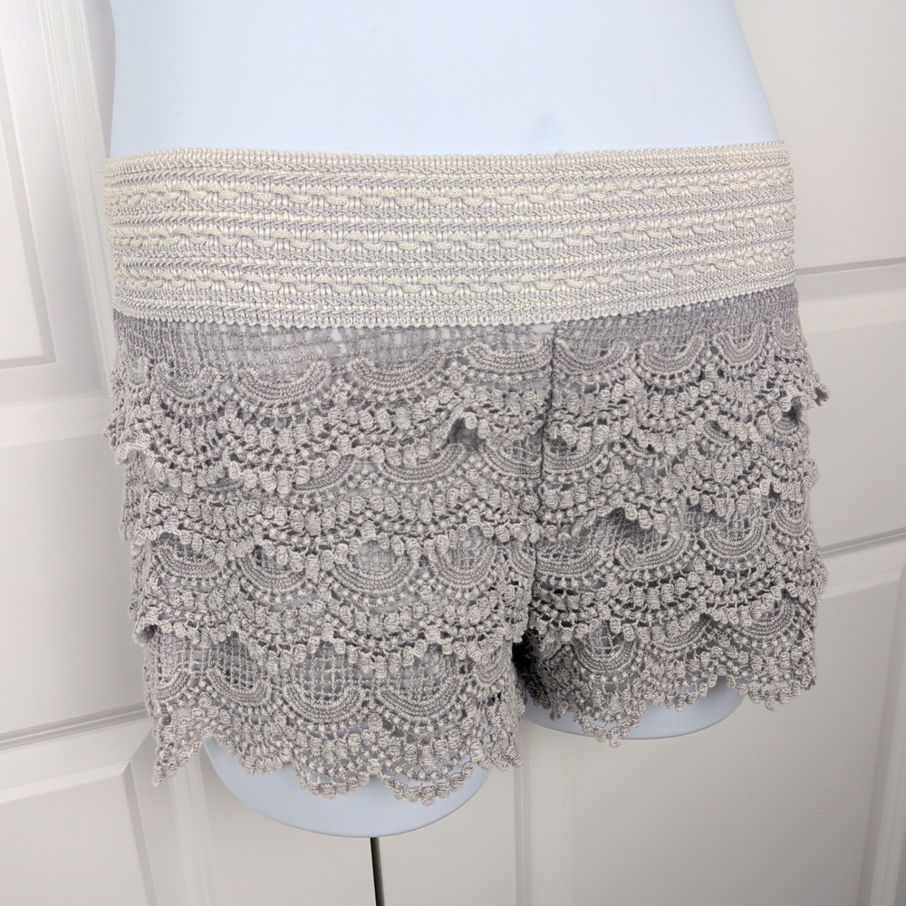 Womens Tiered Crochet Lace Scalloped Shorts Gray Size Small Boho Chic